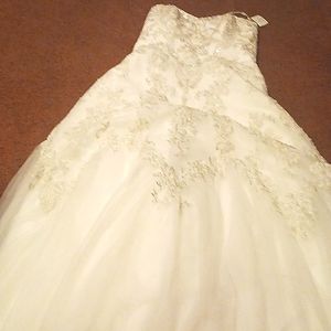 Davids Bridal wedding dress size14